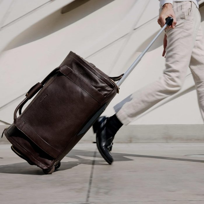 Wool & Oak - NOVA Large Duffle Bag with Wheels - Carry On Garment Duffle Bags for Travel. Overnight. Hospital. Travel Bags for Women & Men with Shoe Compartment & Tech Pocket (Leather. Chocolate) - Image 4